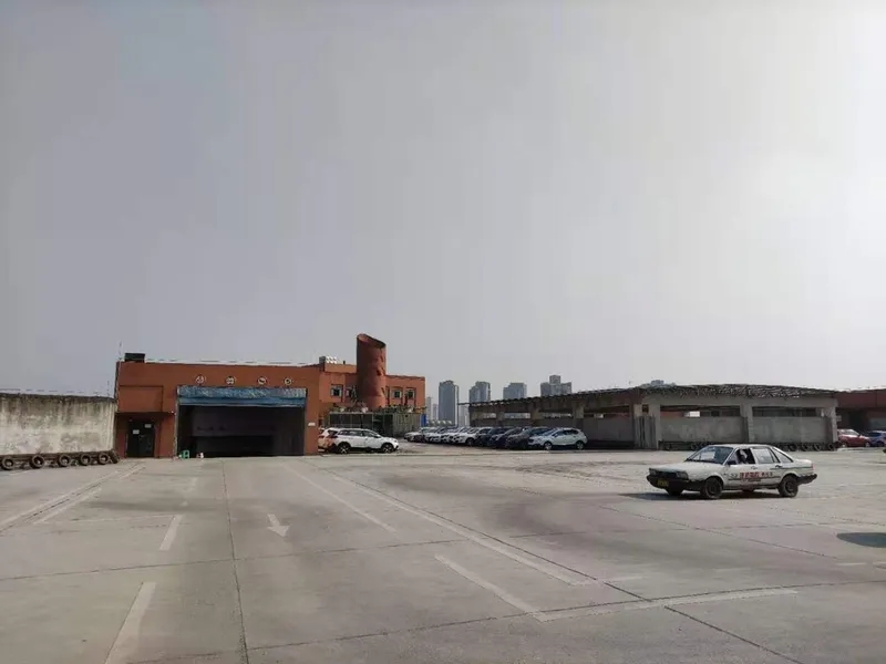 你们报考的驾校，教练接送吗 驾校教练接送学员不是普遍现象。从实际情况看，一个教练