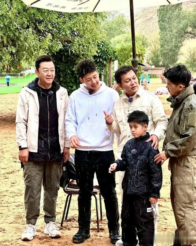 郭涛带儿子录综艺,村长李锐也在,最强售后太感人!(郭涛老婆李燃的职业)-第5张图片-九妖电影 郭涛带儿子录综艺,村长李锐也在,最强售后太感人!(郭涛老婆李燃的职业)-第5张图片-九妖电影