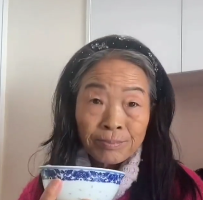 美颜一开真的笑了