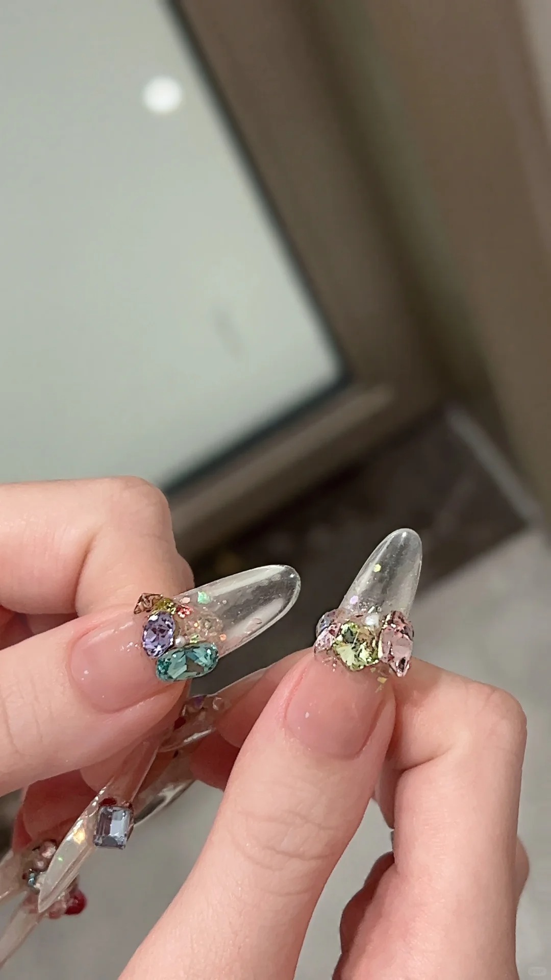 宝宝们，糖果汽水的细节图来啦🍬
做的时候只铺了亮片，并且位置比较靠近游离线，?
