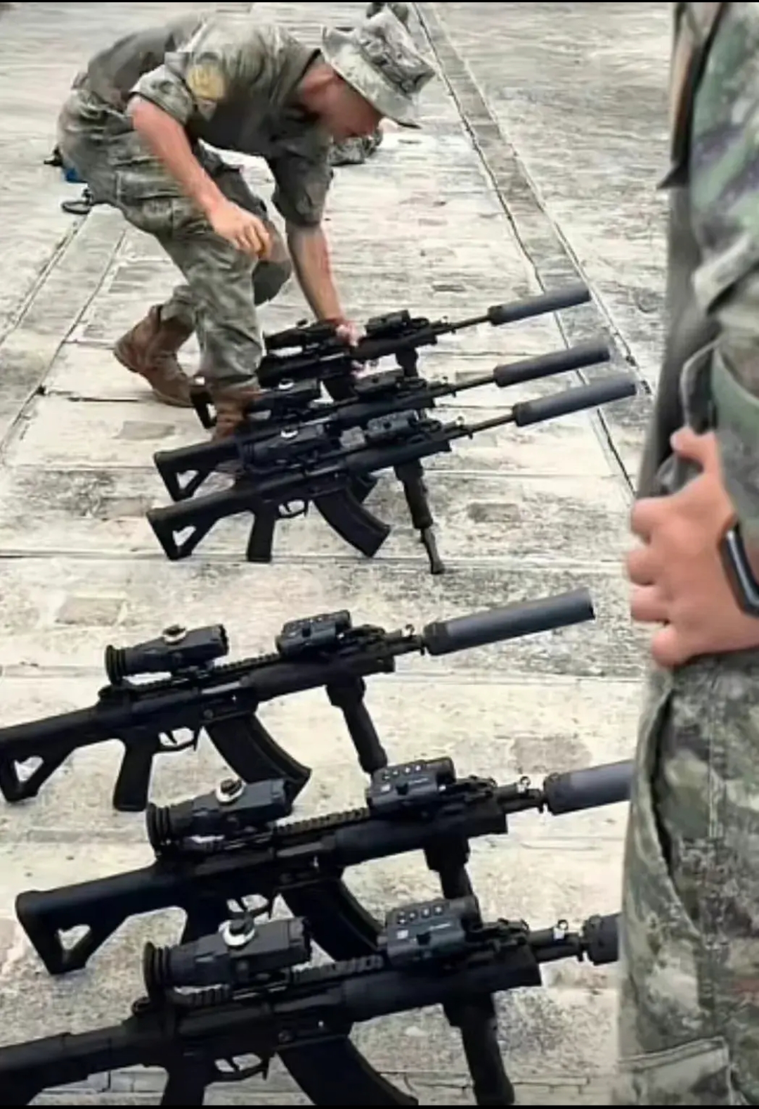 加装消音器后的191与192对比！

由于192采用的是短枪管，枪管长度只有32