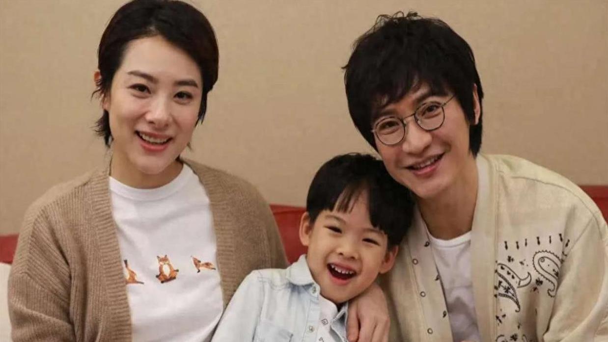 刘璇夫妇为爱子庆9岁生日，4岁女儿颜值超过哥哥，更受妈妈宠溺！