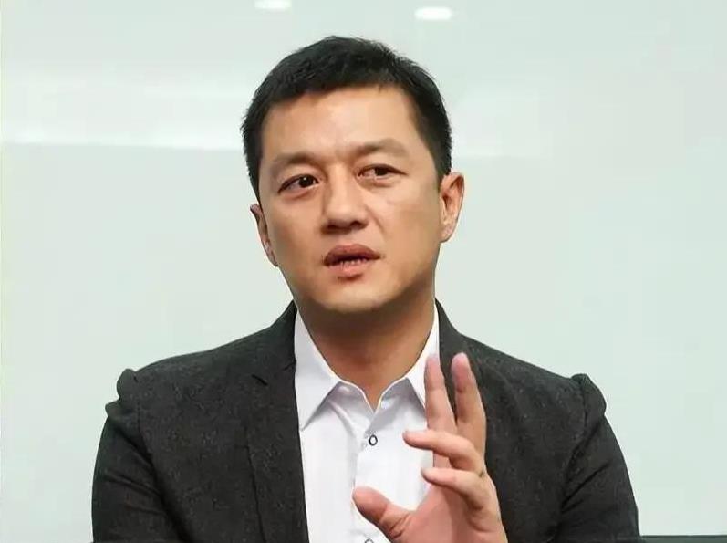 都是70年代出生的人，为什么李亚鹏就不能向雷军学习呢？
如果李亚鹏一直在娱乐圈发