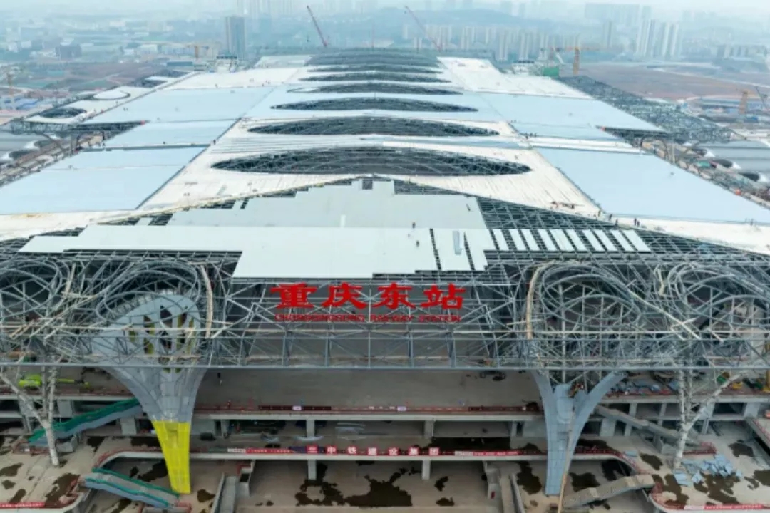 全国在建中的规模最大的高铁站-重庆东站

重庆东站总建筑面积将达到120万平方米