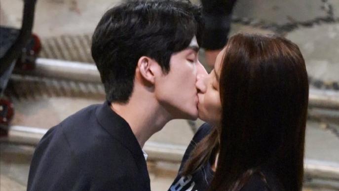 青梅竹马张新成王玉雯《舍不得星星》吻戏曝光：熟人难下嘴，家长已阅不敢回！