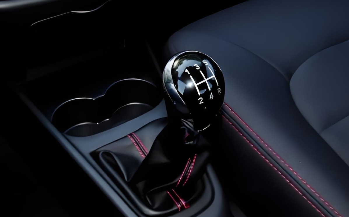 老司机有没有这种感觉，开手动挡的时候，挂挡根本不用看挡杆，一切都是肌肉记忆。
但