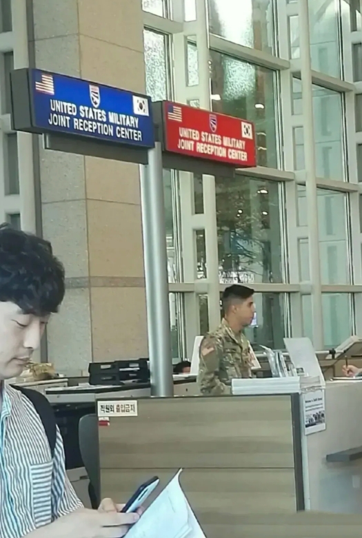 韩国人就是有钱啊！雇美国大兵当保安