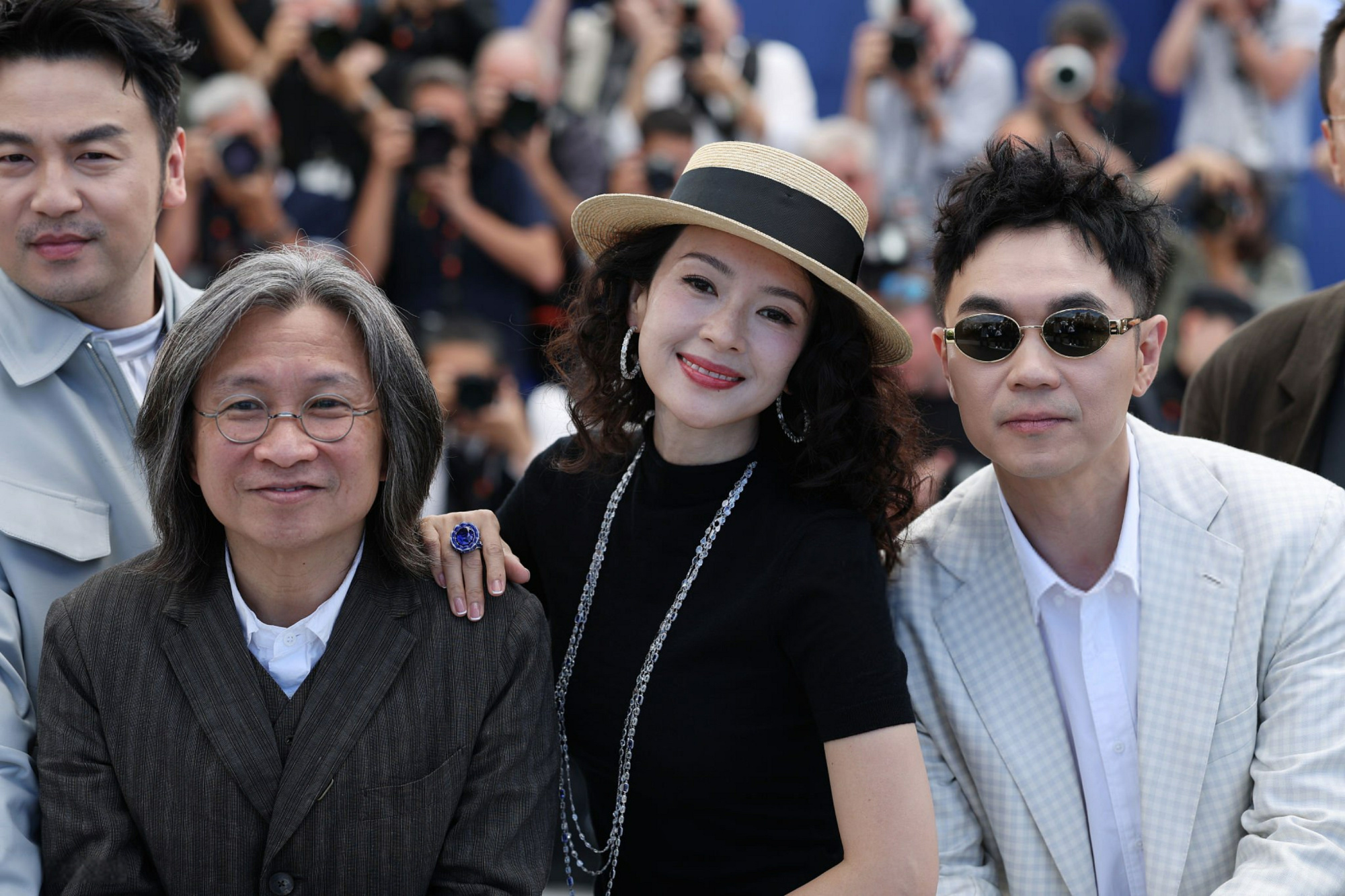 陈可辛、章子怡、雷佳音、杨幂、李现、大鹏、此沙、王传君亮相《酱园弄》戛纳电影节p