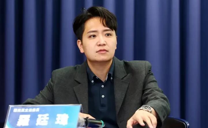 罗廷玮临阵脱逃，高金素梅曝当下直觉他还是太年轻了！

国民党民代罗廷玮因24日在