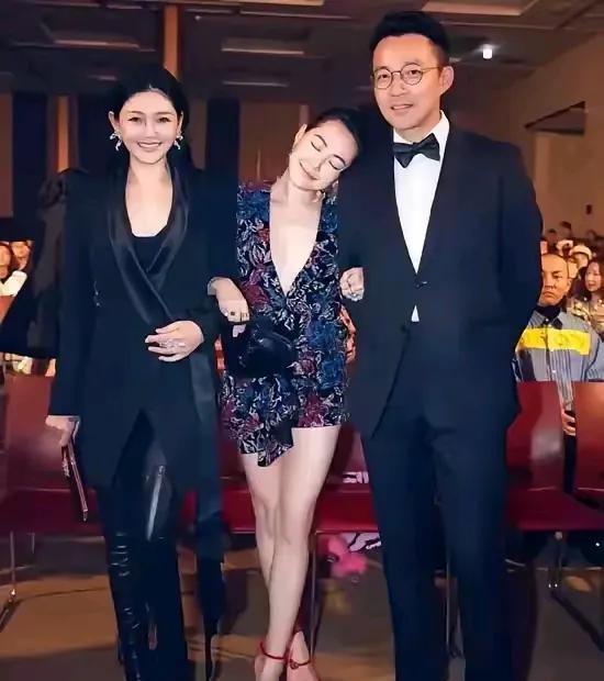 会不会真的有一种好姐妹，在自己婚姻里委曲求全，忍气吞声，却在姐妹的婚姻里上蹿下跳