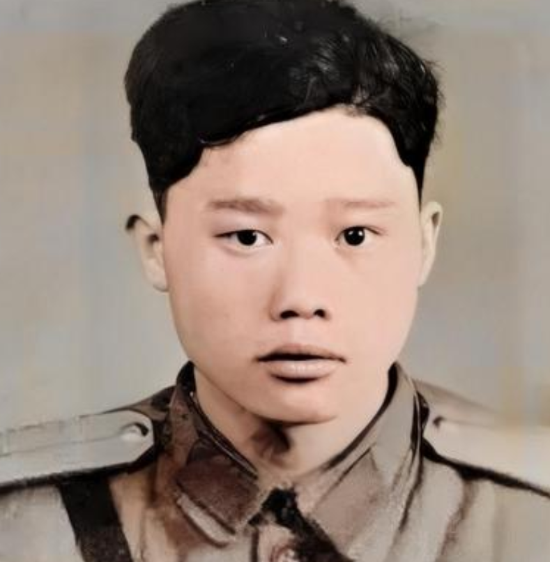 1951年1月28日，志愿军战士潘天炎因为生理需要去附近的草丛解决，却意外发现阵