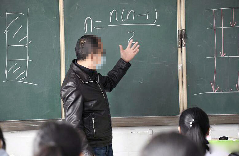 早在2022年，教育部门就宣布：我国省市县三级中小学教职工编制已如期达到或高于国