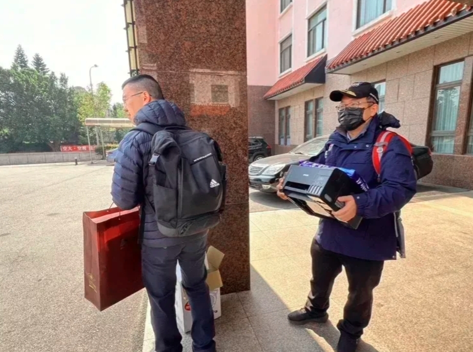 谈了15次仍无结果，台湾方面人都撤走了，大陆代表还继续留三天。

在今天上午第1