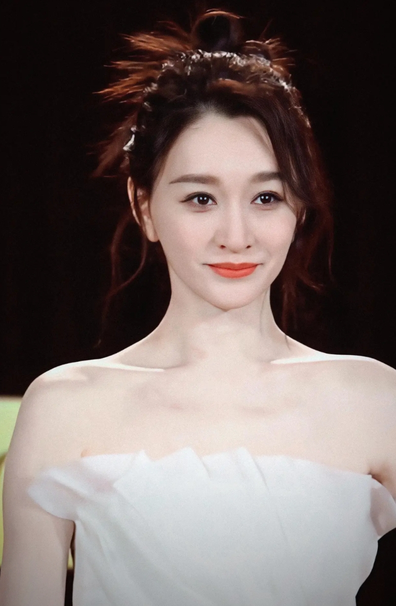 李小冉是怎么想到去参加真人节目的，活生生把自己路人缘败光，整天在节目里整些乌龙。