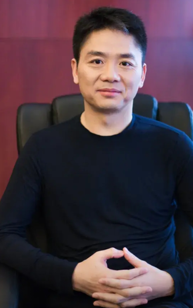 刘强东回村发钱，但仍有3大遗憾！
​第一个、大遗憾，祖宅曾被泼油漆，刘强东为家乡