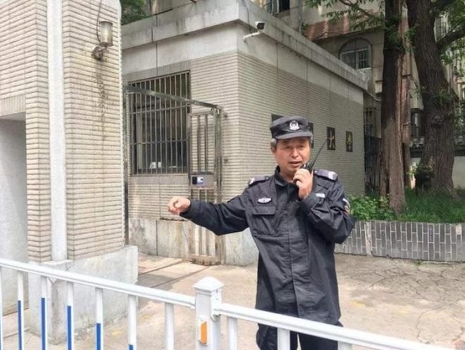 丈母娘最看不起的十个职业： 1、保安。 2、出租车司机。 3、建筑工。 4、流水