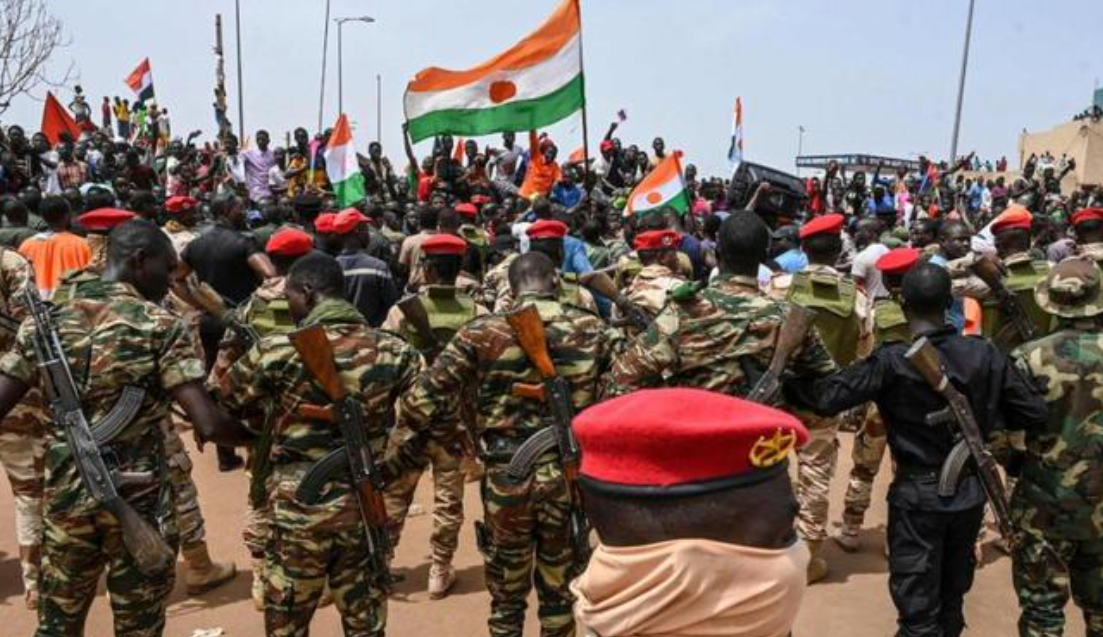 美俄之间正在互相挖墙脚，美国拱火俄乌冲突，并将魔爪伸向俄罗斯后院中亚，而俄罗斯以