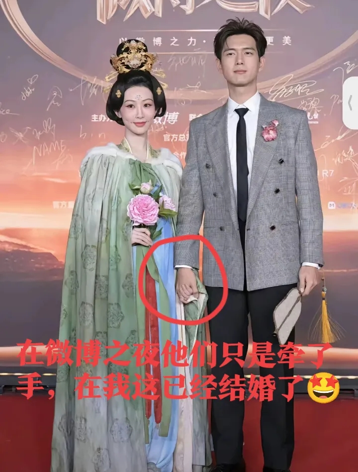 杨紫第一次剧外和男演员这么的亲密[爱慕]
果然李现星光大赏没白去，学会了[偷笑]
