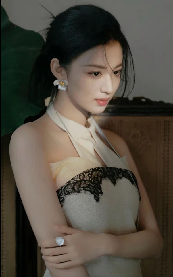 王楚然，身材和脸蛋好精致