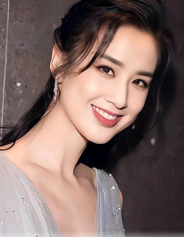 黄圣依有美貌，还有5个“不一般”

1、毕业于北影表演系，科班出身，凭星爷的《功