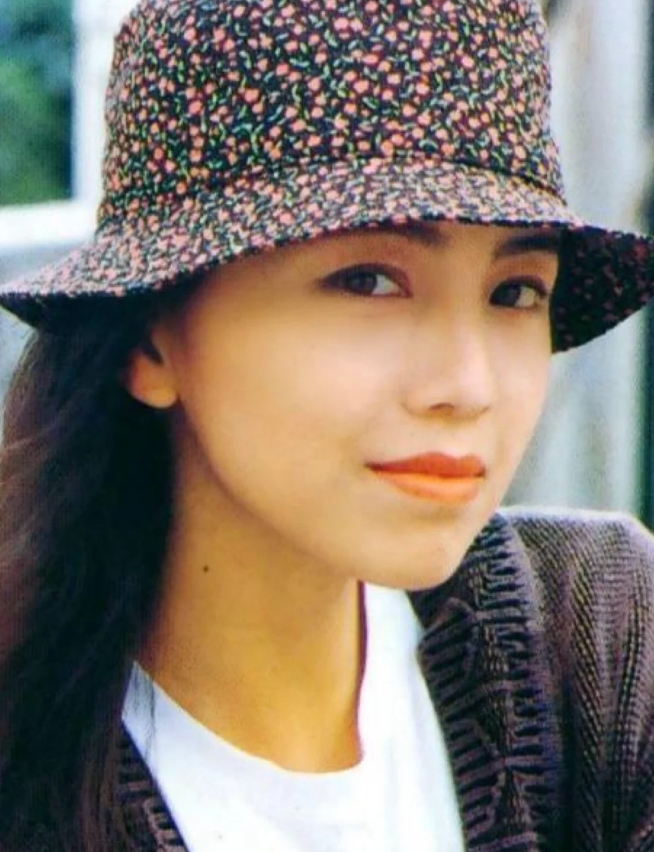 邓萃雯：感情宁缺毋滥，演技愈发精湛