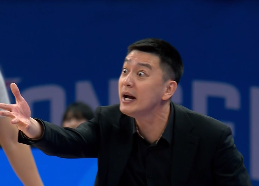 在昨晚的激烈比赛中，辽宁男篮在客场以出色的表现击败了天津队，赢得了这场关键的胜利