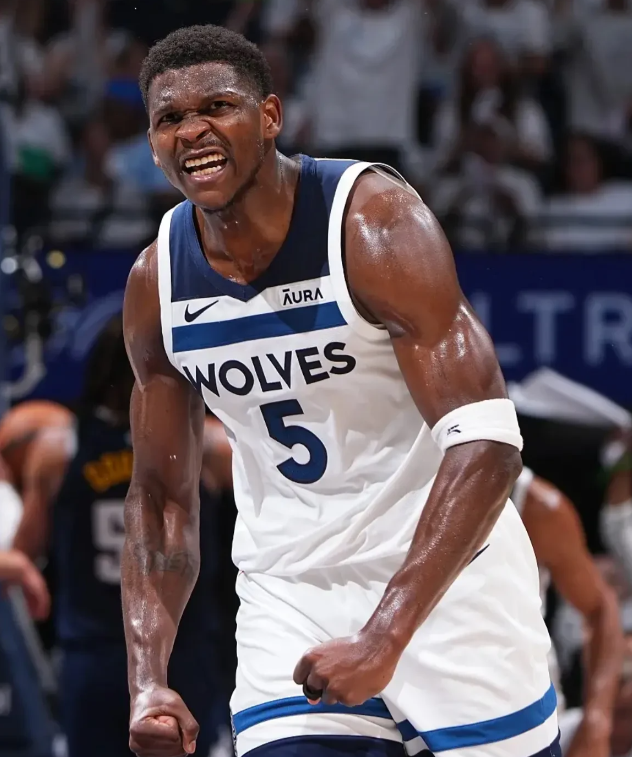 太强了，森林狼120-117逆转太阳，基本看明白这5个人

1，布克：太阳队二当