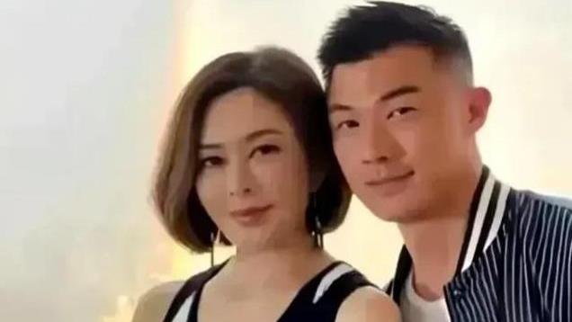 62岁关之琳，不仅颜值在线，身材前凸后翘，丰臀大乳，性感如昔！