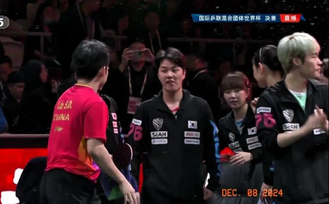 中国队蝉联冠军！在刚刚结束的成都国际乒联混合团体世界杯决赛一场比赛中，小将林诗栋