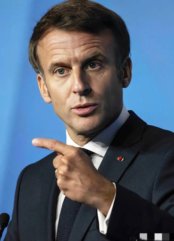 法国总统马克龙下令！法国军队全员备战，这是要动真格了？

法国总统马克龙最近可是