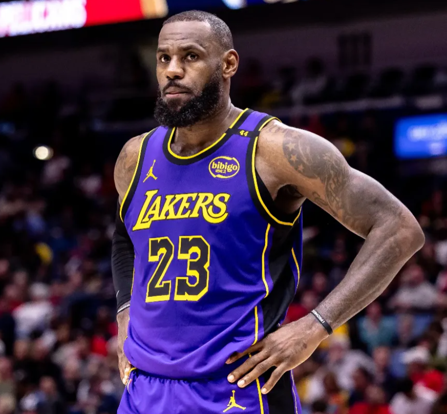 变阵太强了，湖人105:104爵士，一战有了3个现象！

1、湖人当家核心詹姆斯