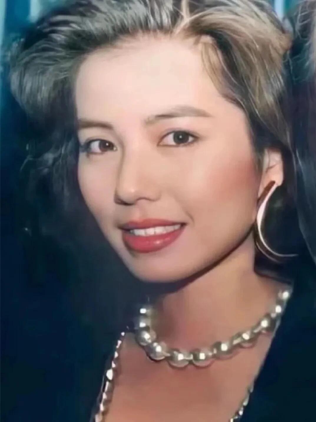 再红红不过钟楚红