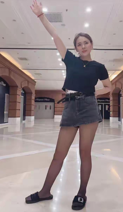 有个姐妹跟我说，40多岁已经不可能再拥有爱情了，你们认可吗？
