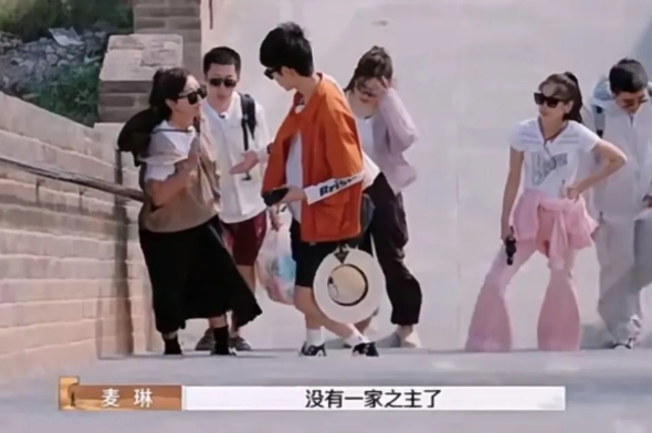 李行亮终于不想装了，也不想哄麦琳了，一开始麦琳是来秀恩爱的，但是现在李行亮不想装