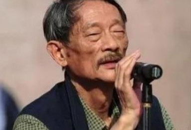 啥？任正非竟然亲自请一个老头当代言人？还给出天价代言费！这老头是何方神圣，能让华