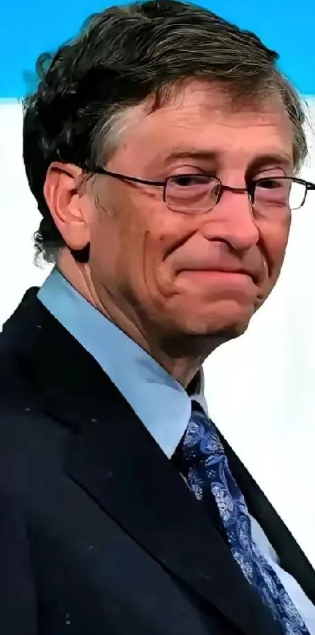 这波操作我真懵了
比尔·盖茨又来“捧”东方大国了，
这几天盖茨频频点赞东方大国的