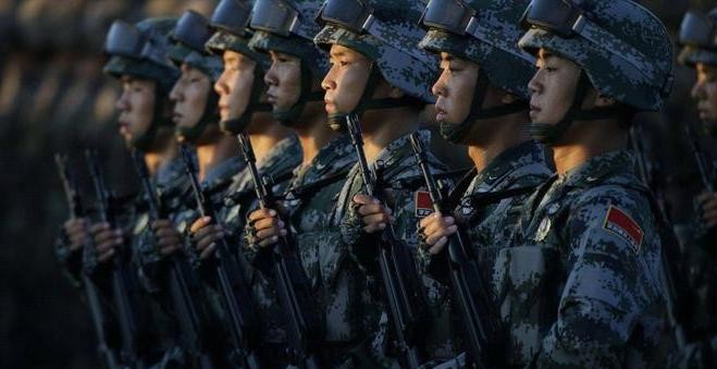 大伙儿醒醒！憋着一口气这么多年，东大这回真要跟美国正面刚了！漂亮国搞垮了大毛，欧