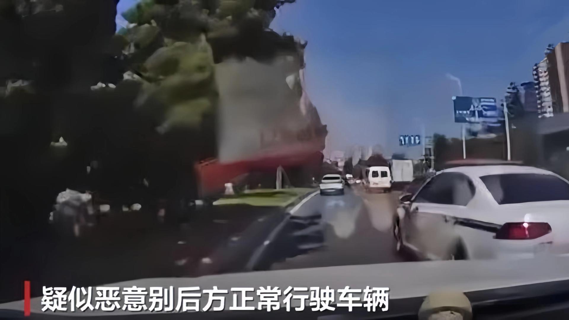 大连警车恶意别车！视频曝光，涉事警察已停职！