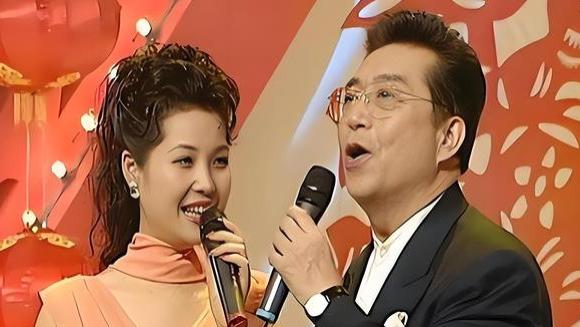 李天一和母亲赴美不归，85岁李双江心酸卖唱，原来杨洪基说的没错