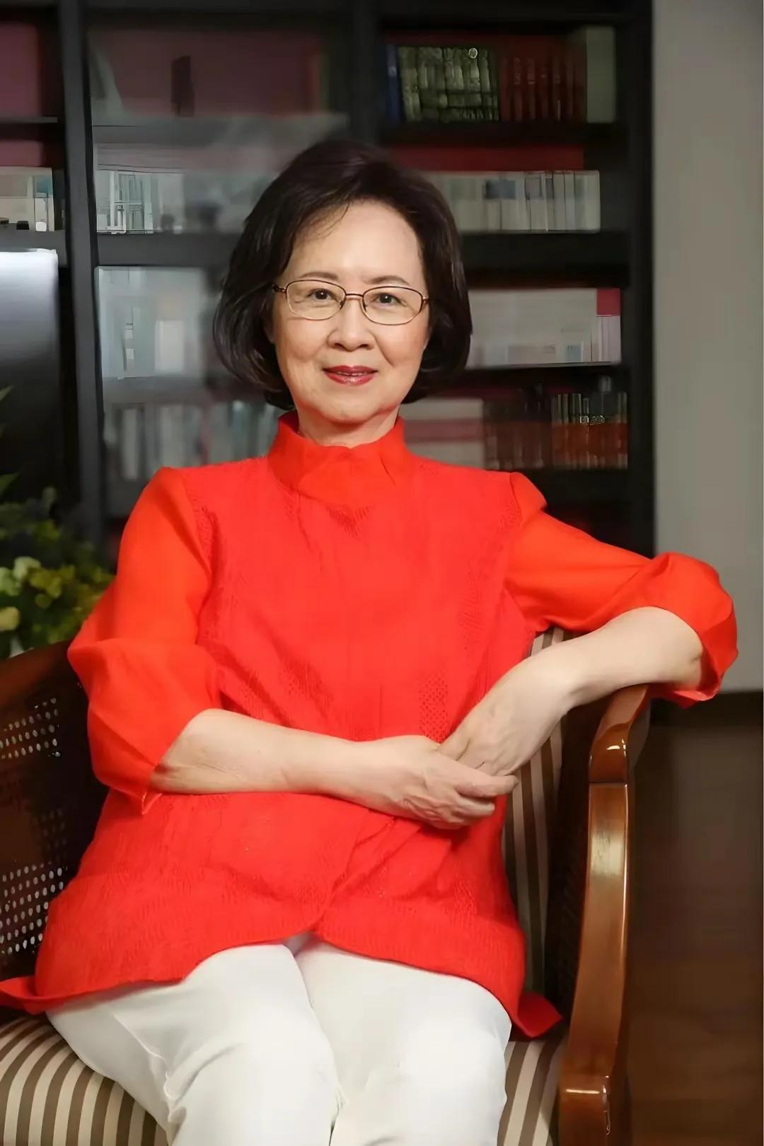 说起来财产是夫妻共同财产，有琼瑶一大半的。
 
这个心机男全给了自己孩子。没留一