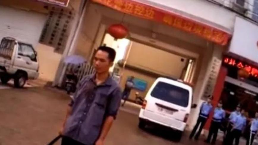13年广西男子血洗计生局，怒吼：生孩子凭什么要罚款？8万交不起