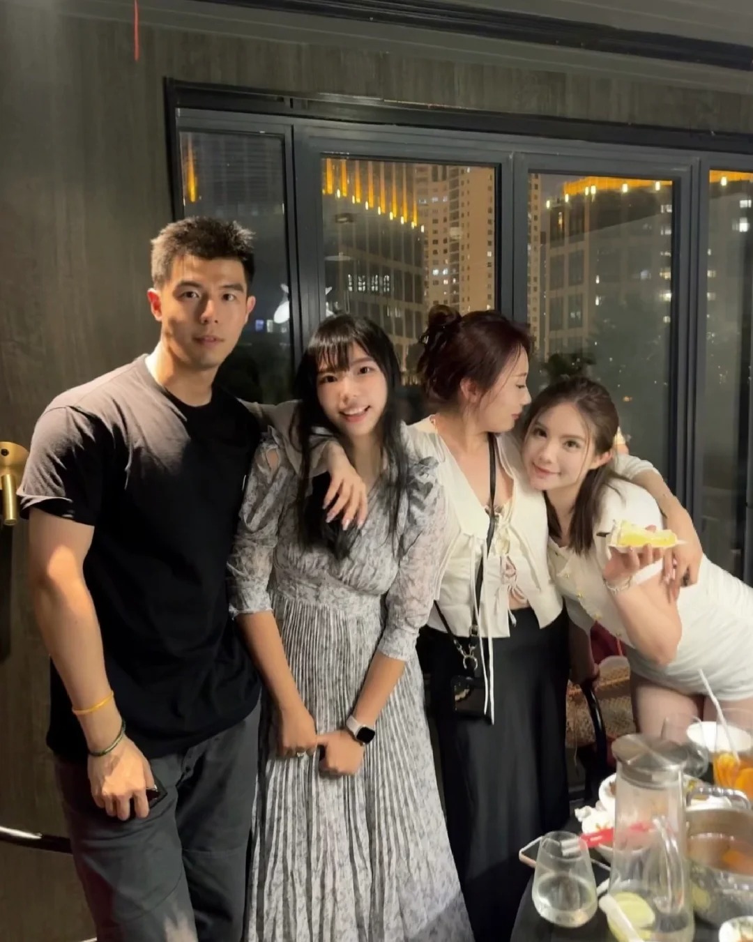你们是我的星辰大海
从高中一直到现在能一直在身边的友情真的弥足珍贵💐
生日快乐