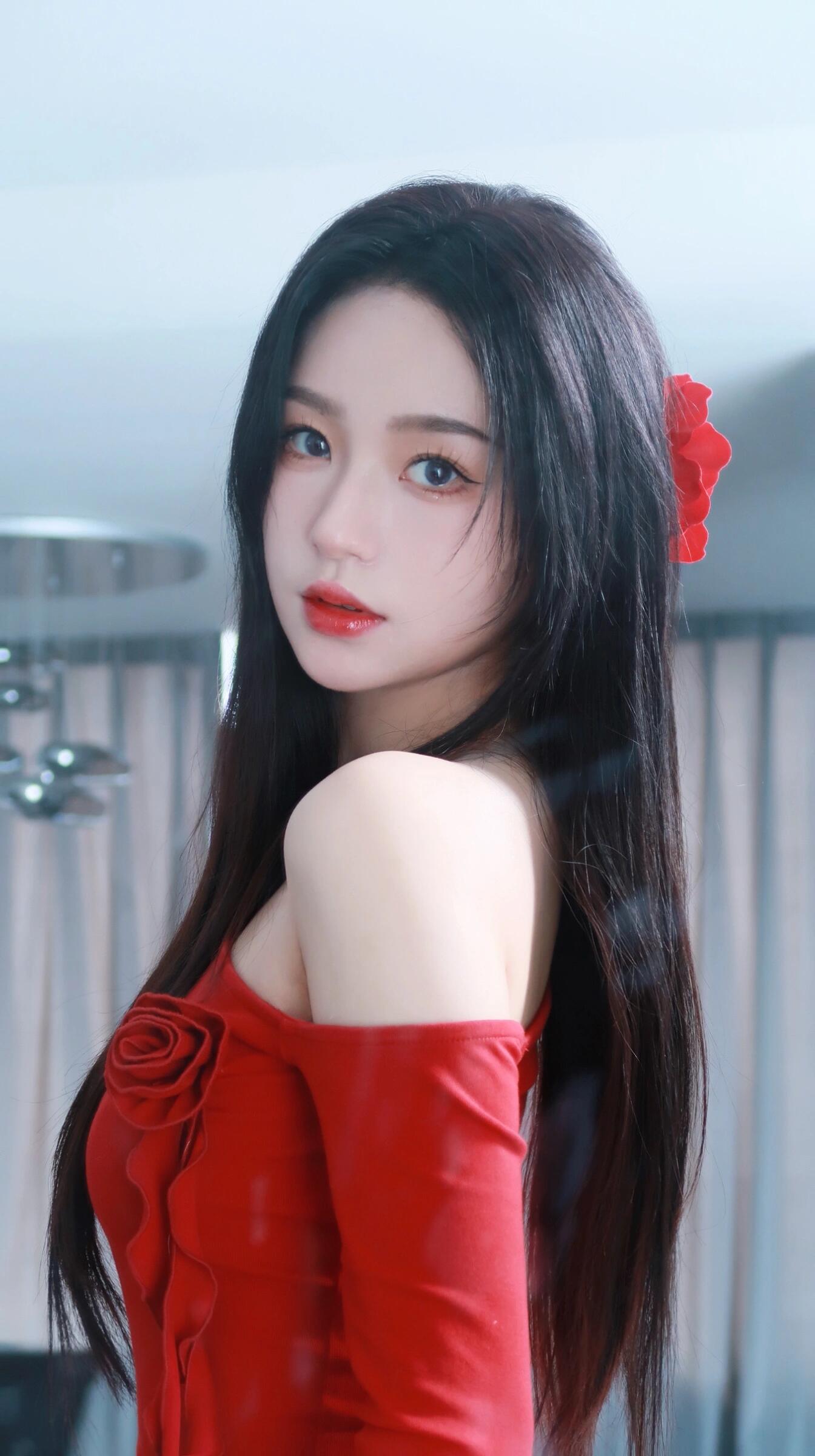 胡亦瑶，一位充满才华的演员和歌手