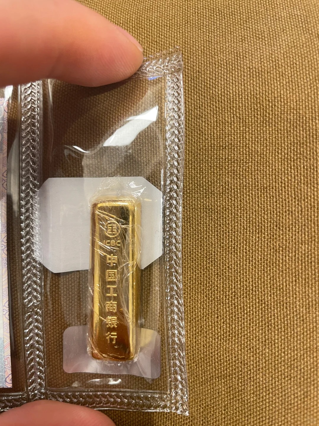 第一块 开始攒
第一天付款预约，第二天提。第一次买，50g 不知道其他人的盒子是