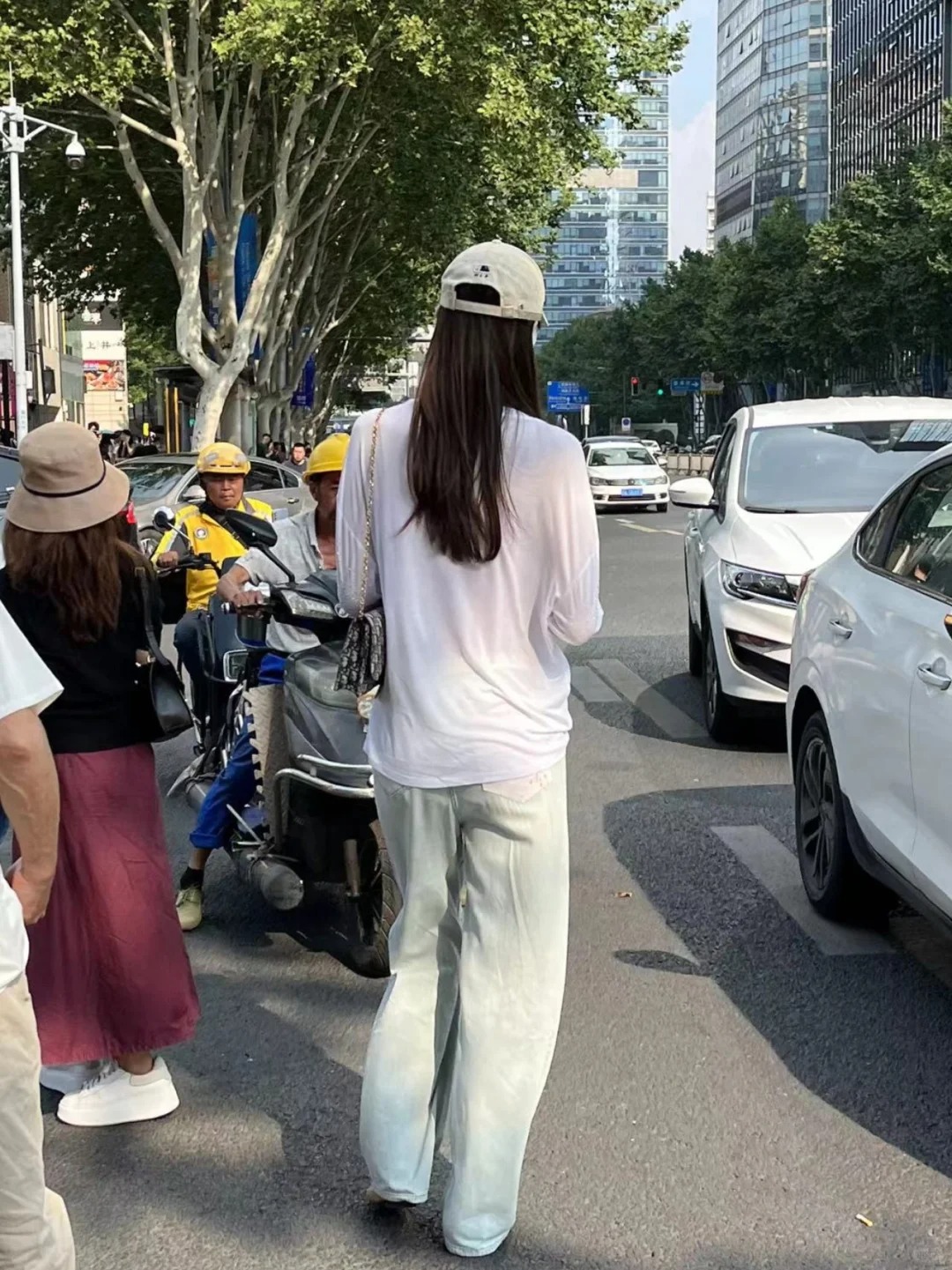 180这身高在成都
就回头率蛮高
不敢做坏事，怕被人认出来