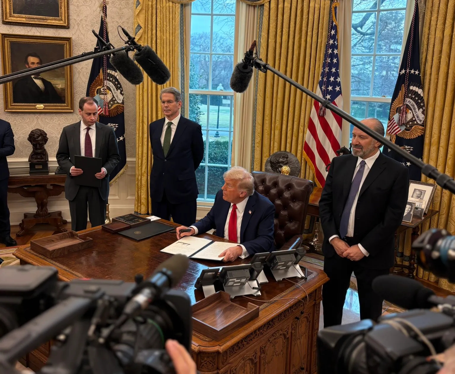 特朗普威胁英国！
对于特朗普可能会对英国征收关税，英国首相进行公开回应并表示不会