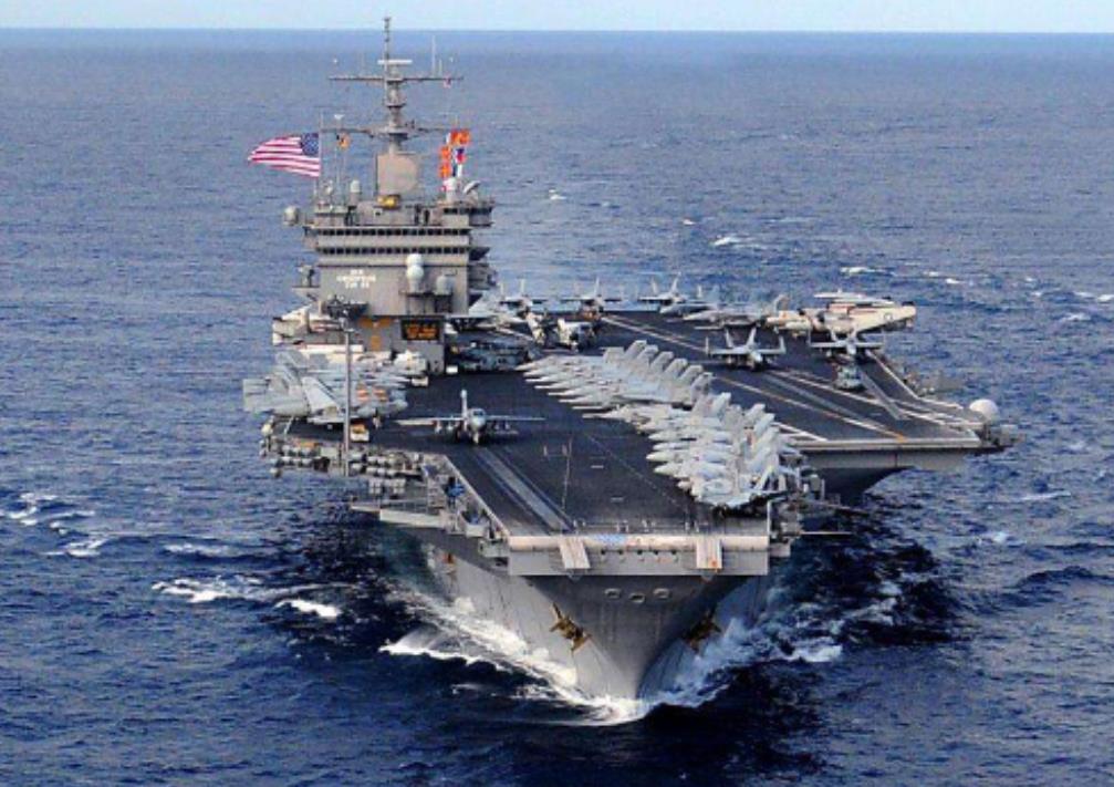 两枚“东风导弹”真的可以轻易解决美国航母？
 
美国炸自家退役航母“美国号”在网