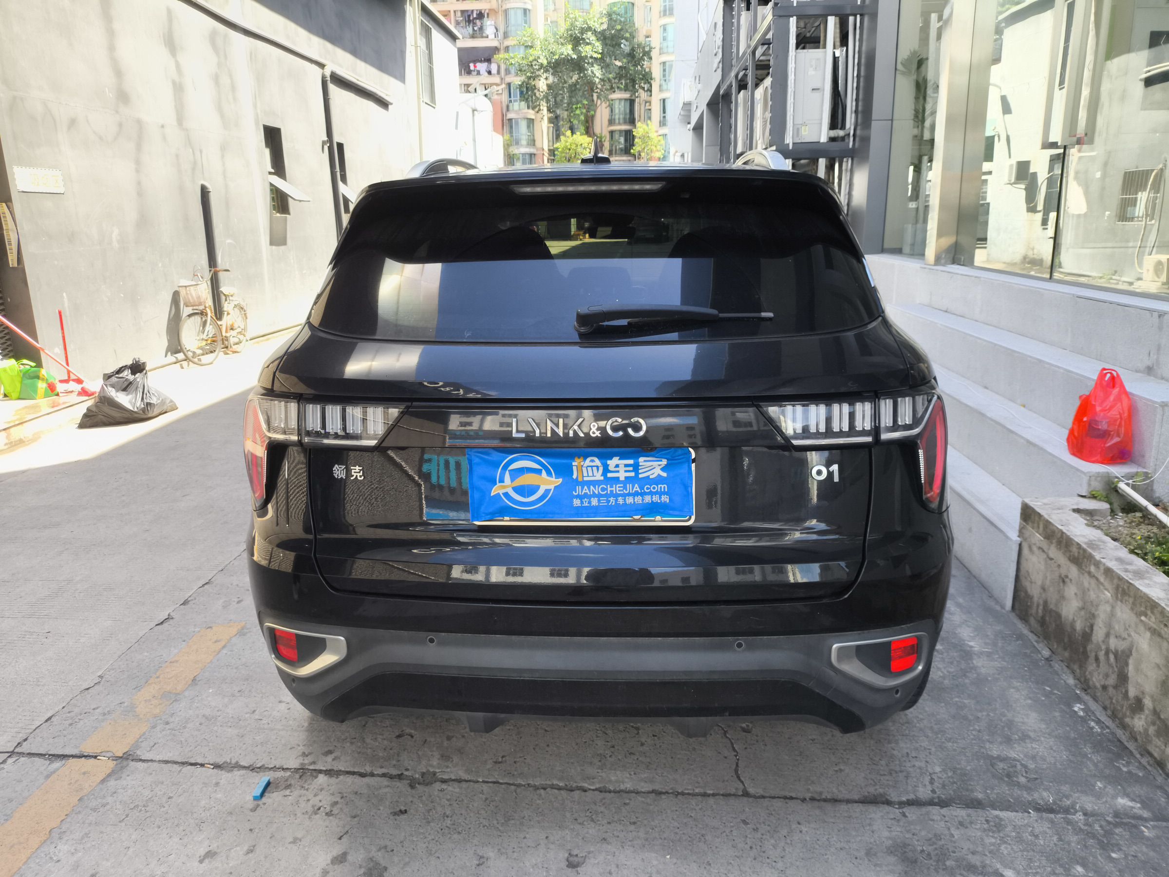 ~喜欢领克的尾灯，不惜花5万买辆领克01事故车，经历过穷困潦倒的人才会懂！
昨天