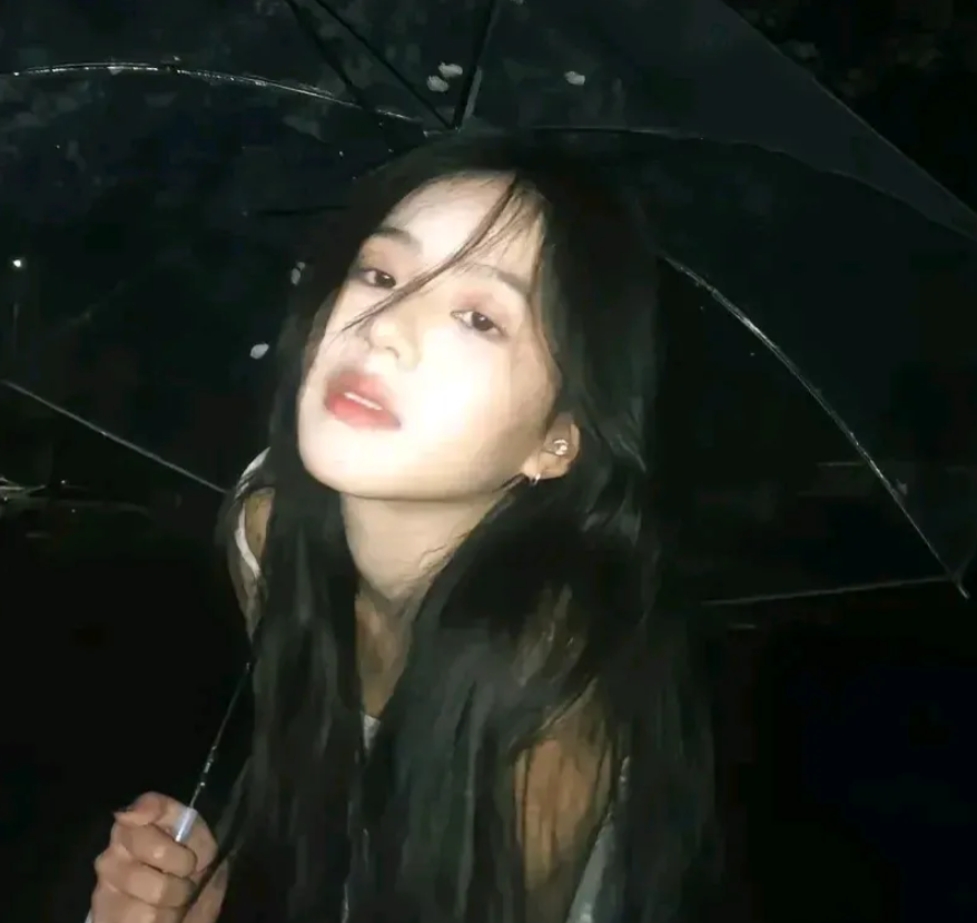 同事的儿子30多了还单身，前天去相亲了。相亲女孩才29岁，长得挺好看的，身材也不