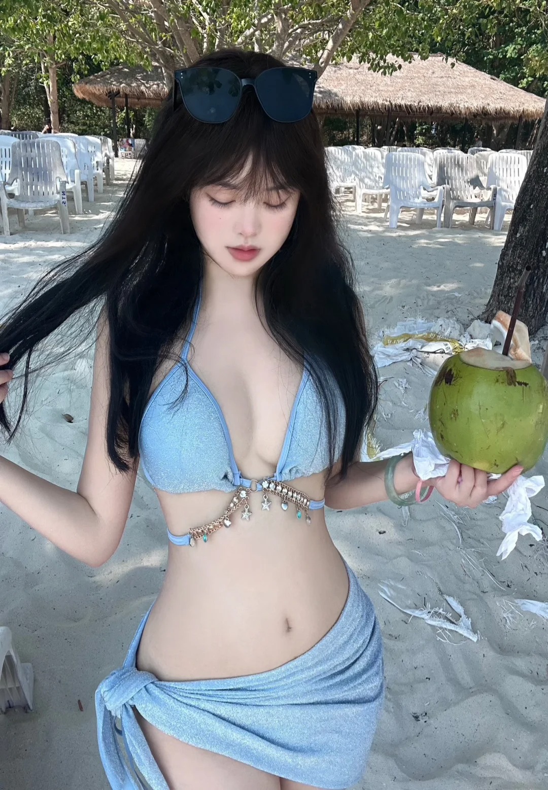 终于穿了一次比基尼
也算是圆了一个人生目标了！
其实一开始换好比基尼躲在厕所还不